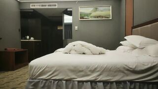 【小马探花】足浴店重金忽悠，26岁良家小姐姐，大胸诱人，聊天熟络，舌吻交合