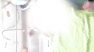 『最强封神极品乱伦』海角乱伦大神禁脔新作《趁表哥出门，厨房大战嫂子差—点被小区邻居看到