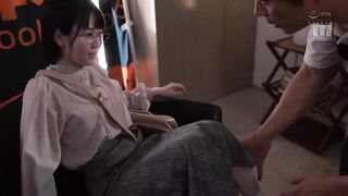 MIDA-406 戴着土气眼镜的书店打工妹其实是个反差闷骚巨乳女孩 水卜樱