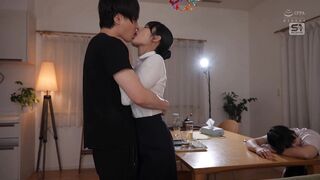 SNOS-059 新模型无码破解 一看就很骚的女友姐姐把我的肉棒吃干抹净 金松季歩
