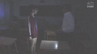 IPX-316 [中文字幕] 喜歡中年大叔的小惡魔制服美少女在絕對不能出聲的情況下偷偷對肉棒進行痴女PLAY 明里紬