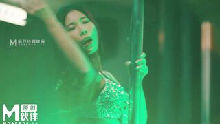 狂点映像 CP-001 春酒宴会-脱衣女郎的呐喊 RONA 黎娜