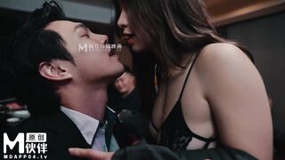 狂点映像 CP-001 春酒宴会-脱衣女郎的呐喊 RONA 黎娜