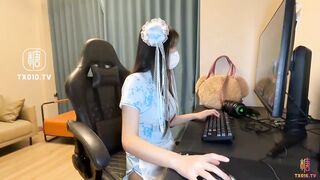 【顶级少萝】游戏陪玩之隐藏服务_两小时女友体验_精液灌满骚穴流出