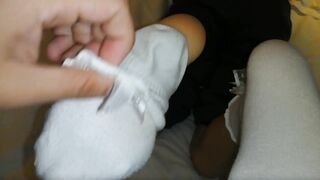 玩弄绝美高冷学霸妹子的白袜和裸足