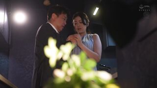 JUR-665 [中文字幕] 被居酒屋的年轻老板娘邀请避雨并出轨最后点单后被背德与爱液浸透的浓密无套性交 - 木下凛々子