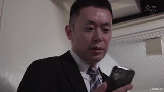 ROE-466 [中文字幕] 部门主管现在是我们的性玩​​物了。”在一场公司内部的权力斗争中，傲慢的女老板卑躬屈膝地向性欲旺盛的下属低头 友田真希