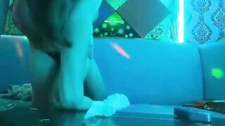 全网唯一商K达人极品大胸御姐随着歌声舞动双乳画面香艳氛围满分激情啪啪