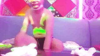 全网唯一商K达人极品大胸御姐随着歌声舞动双乳画面香艳氛围满分激情啪啪