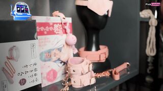 在性用品商店里塞上肛门塞 - pinkloving