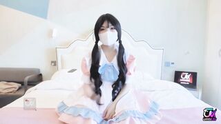 可爱双马尾福利姬【桃喵喵】最新作品，女仆上门做家务被迫激情性爱