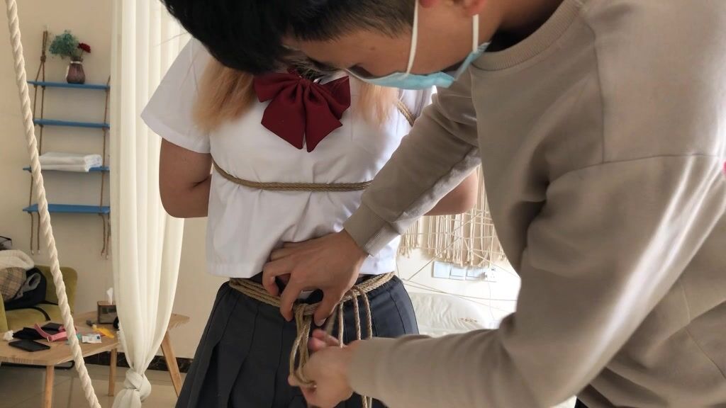 酱酱定拍 高手缚驷马超级紧 酱酱一直在求饶 直接受不了开始骂人了